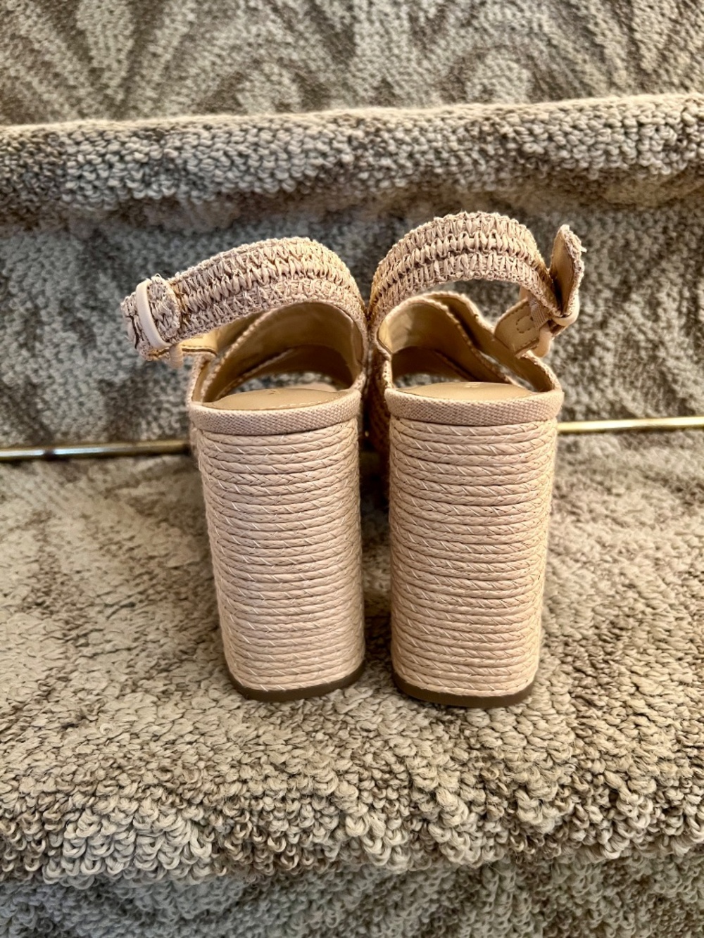EUC Marc Fisher LTD Caddy Platform Natural Raffia Sandals Size 8.5 - Picture 7 of 9